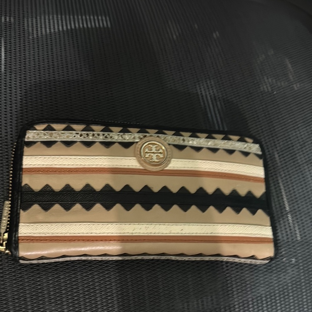 Tory Burch Black and Cream Geometric Wallet
